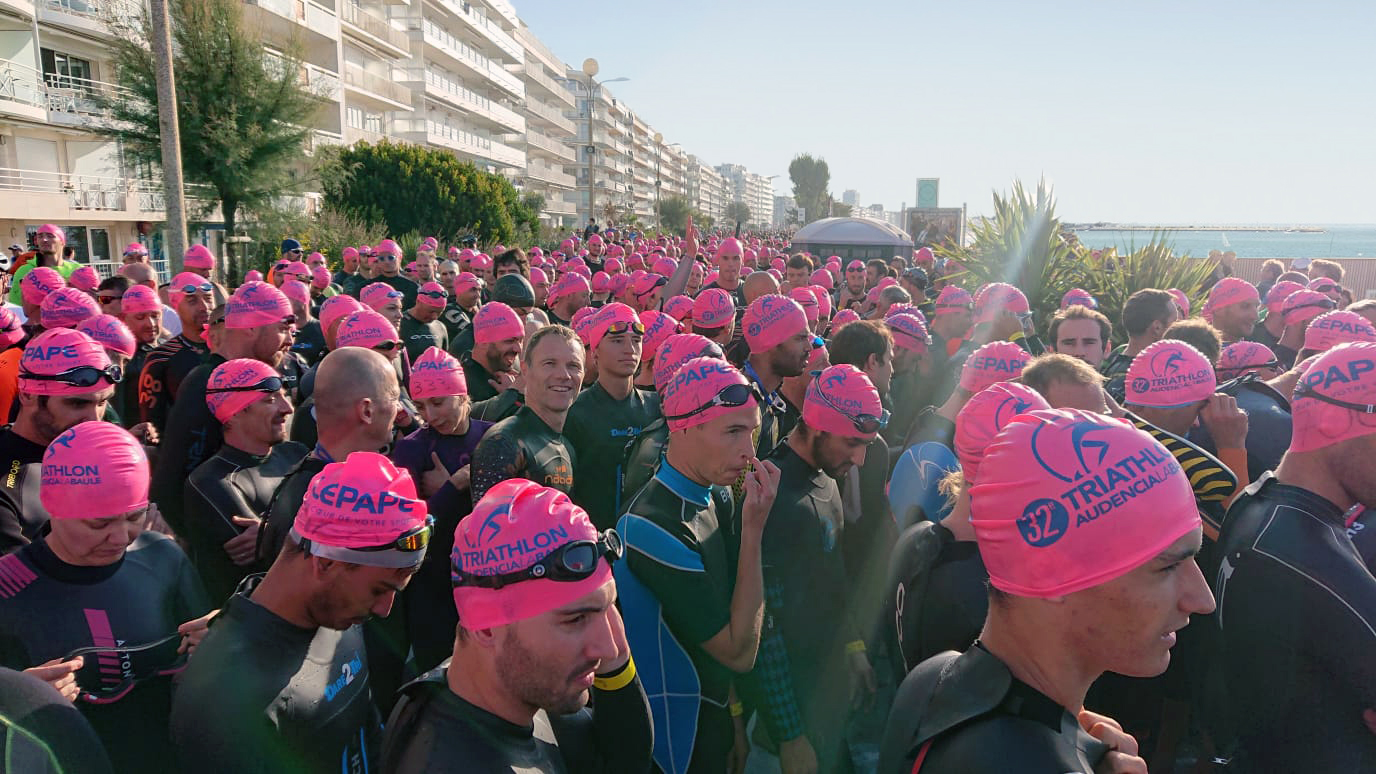 AU MILIEU DE LA FOULE